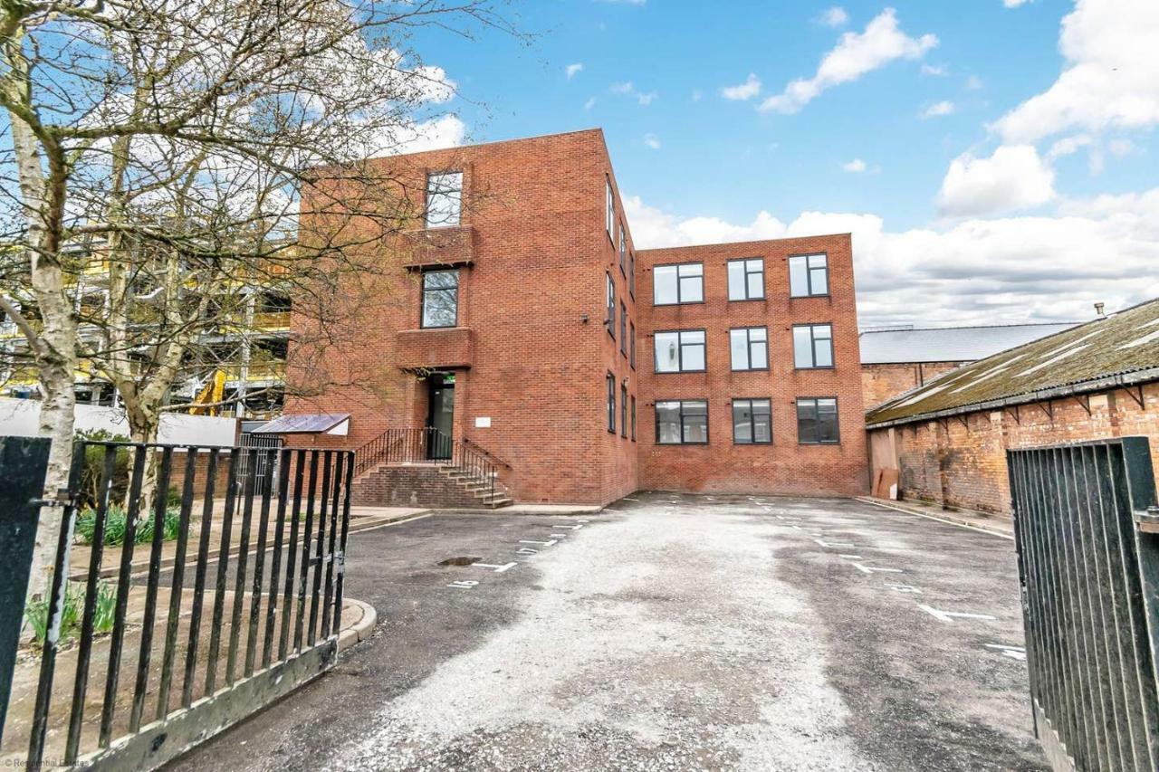 Luxury 1 Bed Apartment In City Centre With Parking Chester Exterior photo